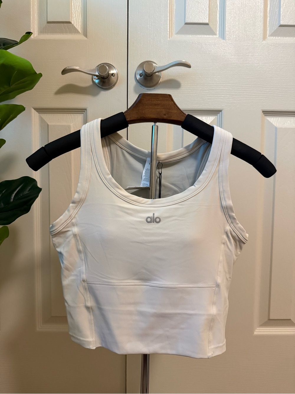 Alo Yoga Built in Bra Crop Tank Top Ivory Small Size
